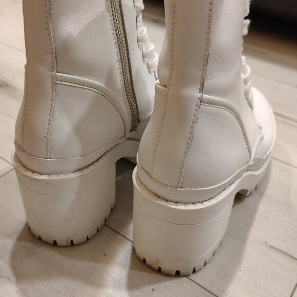 White Leather Boots Steve Madden size 7 - Picture 3 of 4